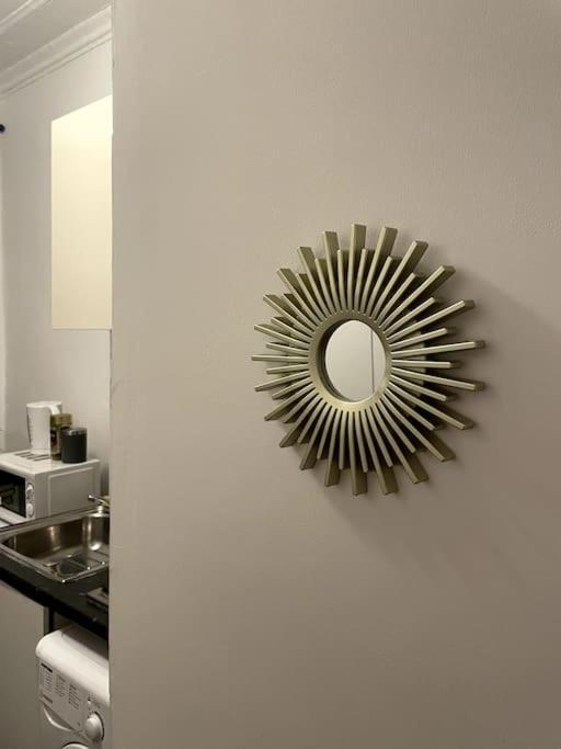 Nice Flat In Heart Of Лондон Экстерьер фото